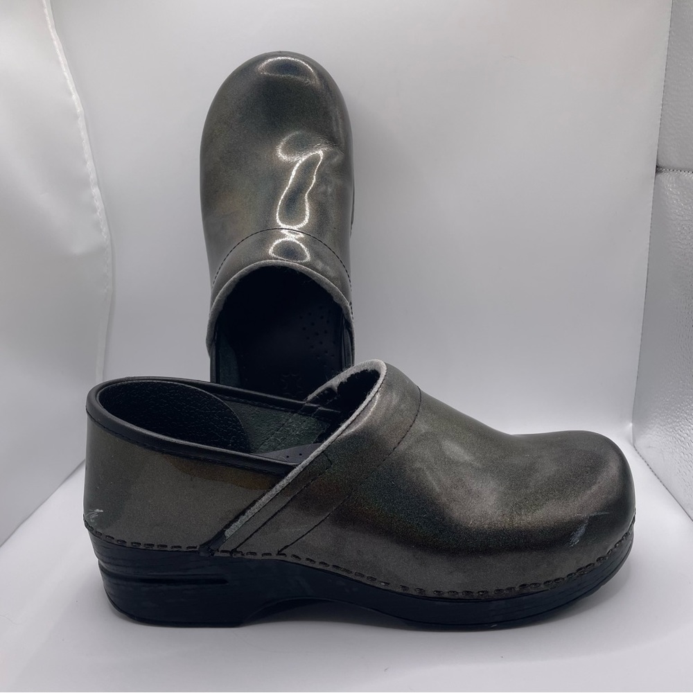Dansko 41 Womens Clogs Reflective Color Slip On Black Casual Clogs